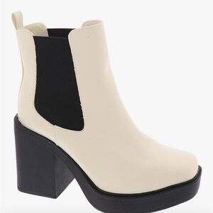 NEW MIA Dru Cream Lug Sole Platform Retro Ankle Boots. Size 9
